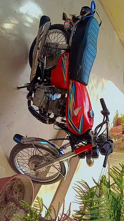 Honda 125    2017 MODEL Hai end ke months ki bike hai