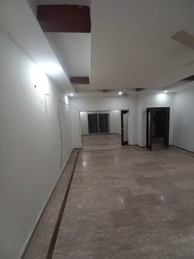 10 Marla Beautiful Used House Available for Sale in Prime Location of Paragon City