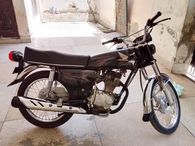 125 like brand new condition  urgent sale