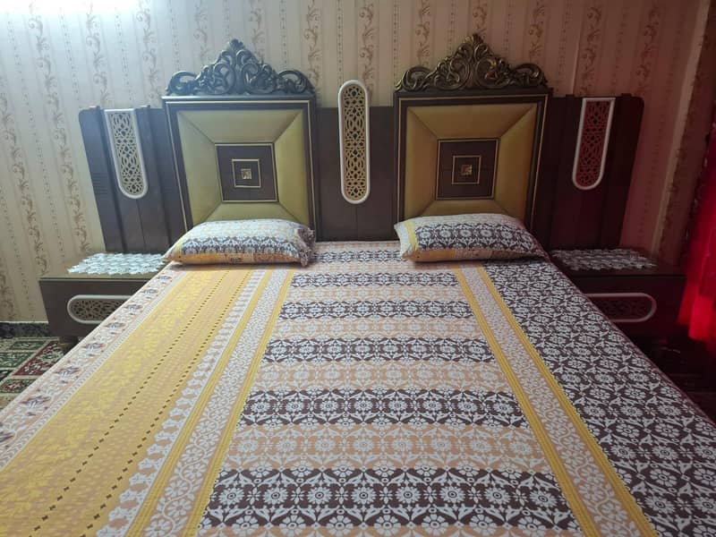 king bed with side table 0