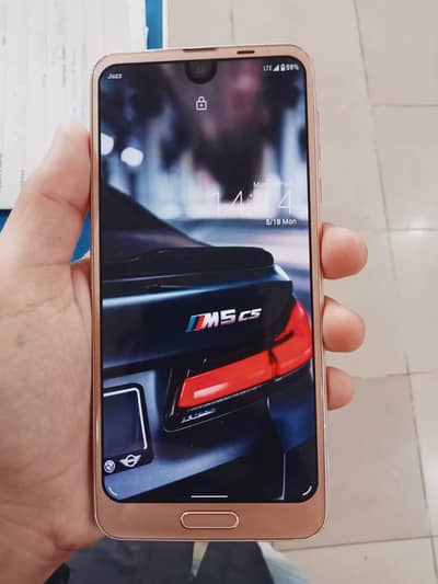 Aquos R2