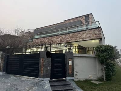 1 Kanal Corner Fresh NocTile Floor Beautiful Luxury Super Hot Location All Original Picture Attached With Direct Owner Available For Sale In Johar Town.