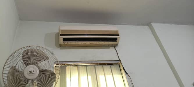 LG 1 ton split Ac