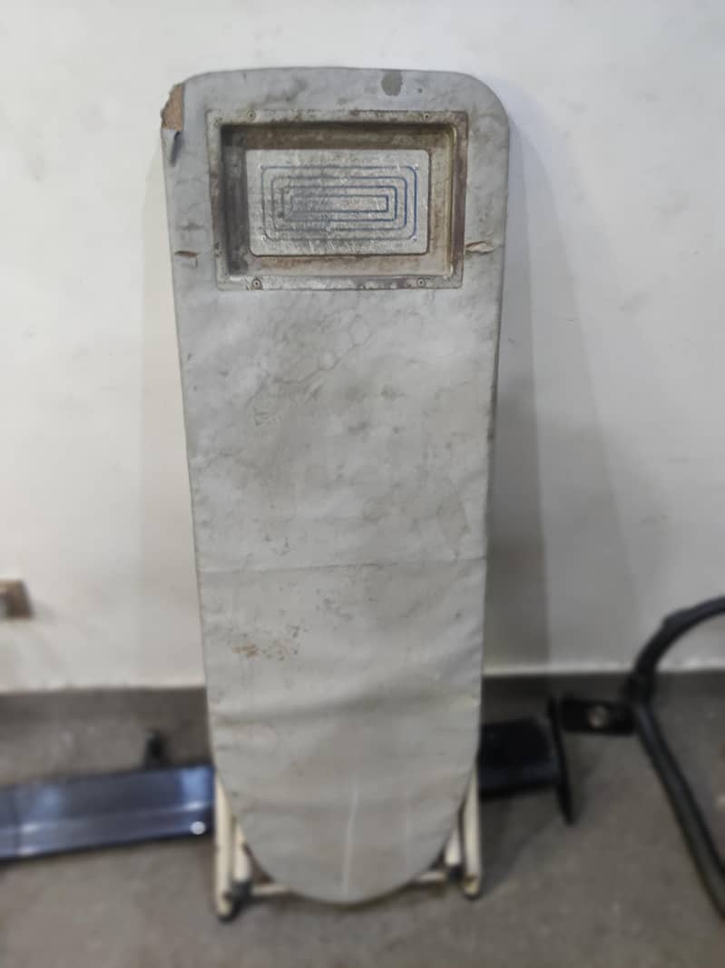 Iron table 0