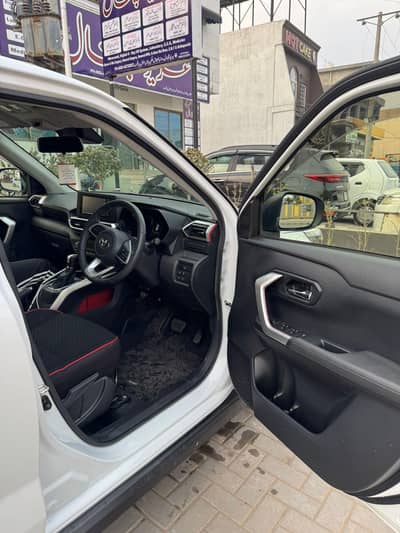 tayota raize z package  2021-2025