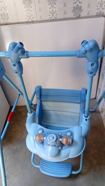 Kids swing in good condition