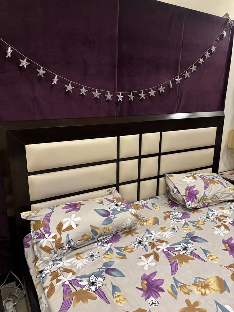 Bed set with two sofas 0