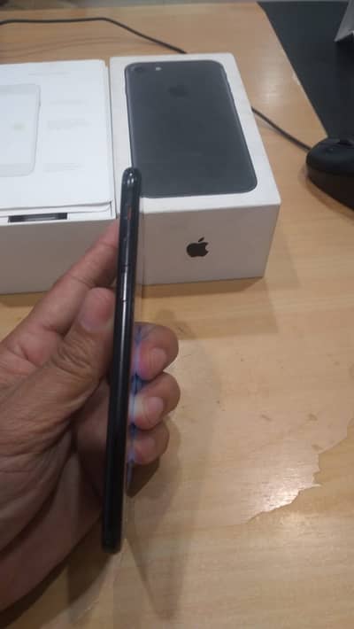 Apple iPhone 7