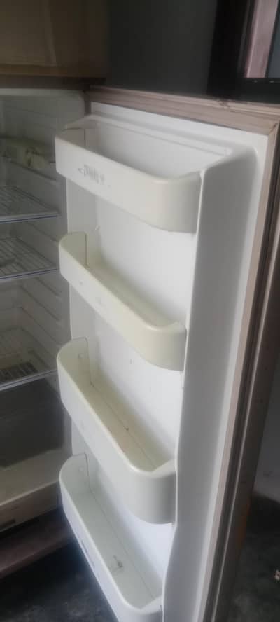 Refrigrator