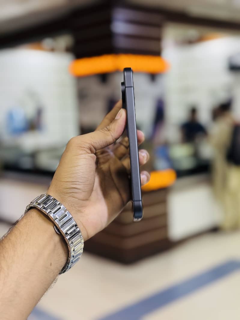Google Pixel 9 5