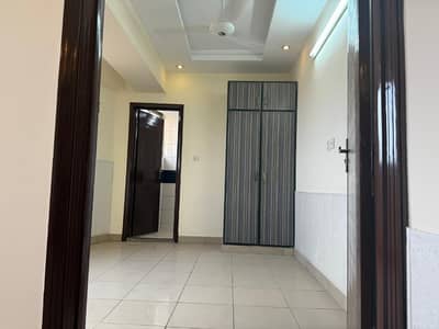 2 bed apartment For Sale 1st floor roman Hight near pso pump safari villas comings Rent 35 thousands