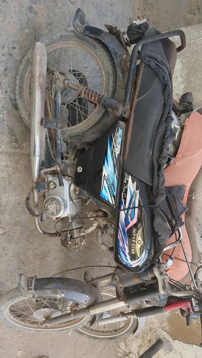 Thora bht Kam ha bike m back tyre new  engine ka Kam howa ha