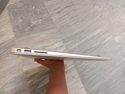 APPLE MACBOOK