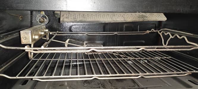 “Sky Flame 5 Burner Cooking Range with Oven – Good Condition”