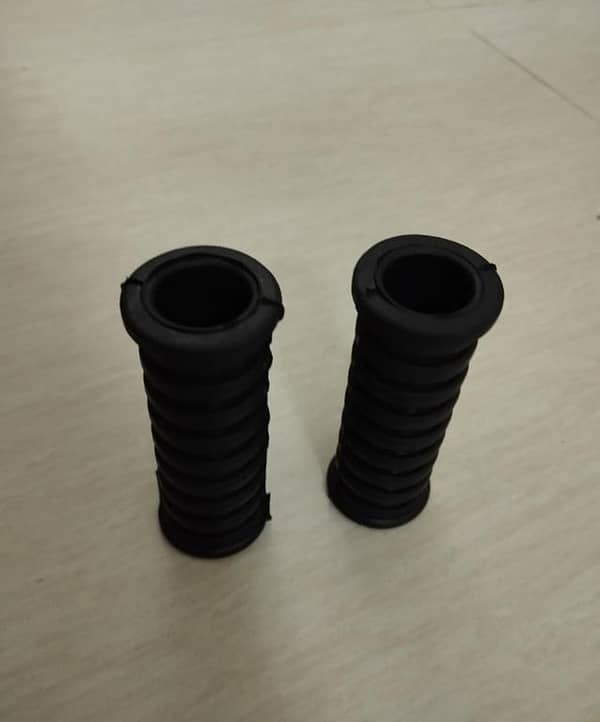 Motorcycle Rear footrest rubber set for all yamaha ybr models ( Abs flexiable quality / data pure rubber )