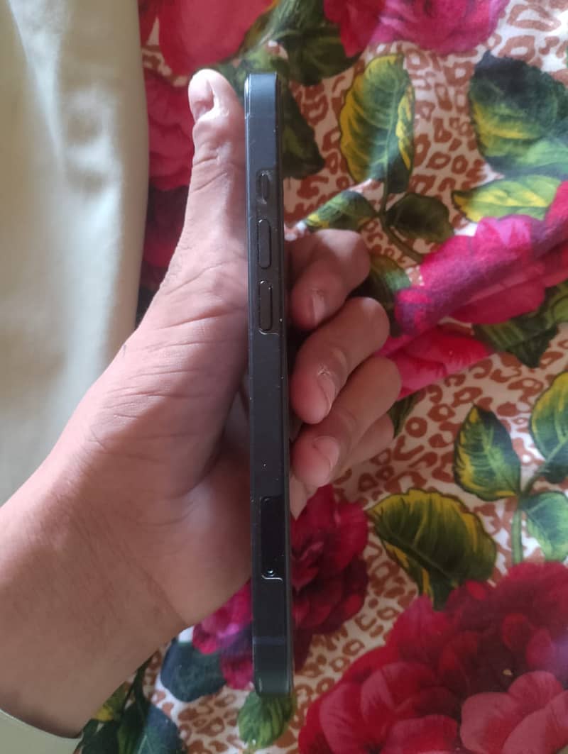 iPhone 13 3