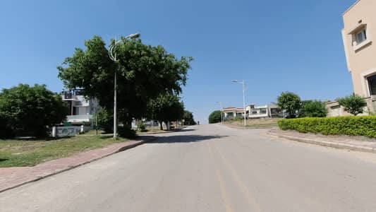 E block 1 kanal residential plot no 17 in street no 29-B available for sale near to Masjid and Park