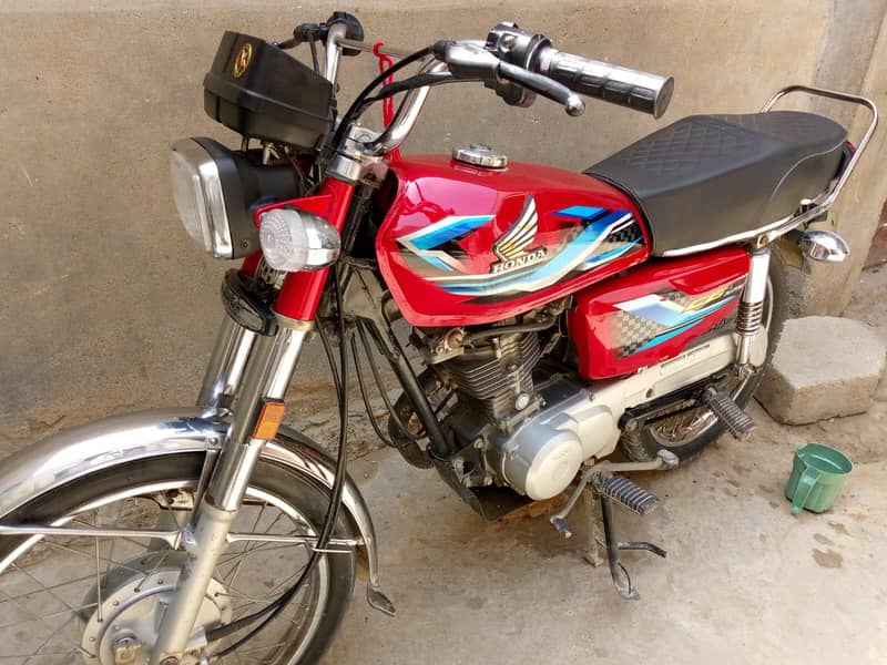 unique 125 1