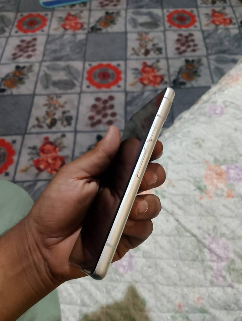google pixel 7a 3