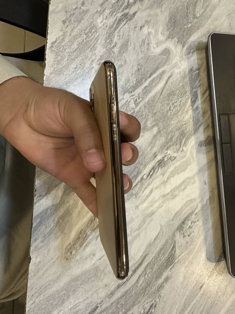 iPhone 11 Pro Max 2