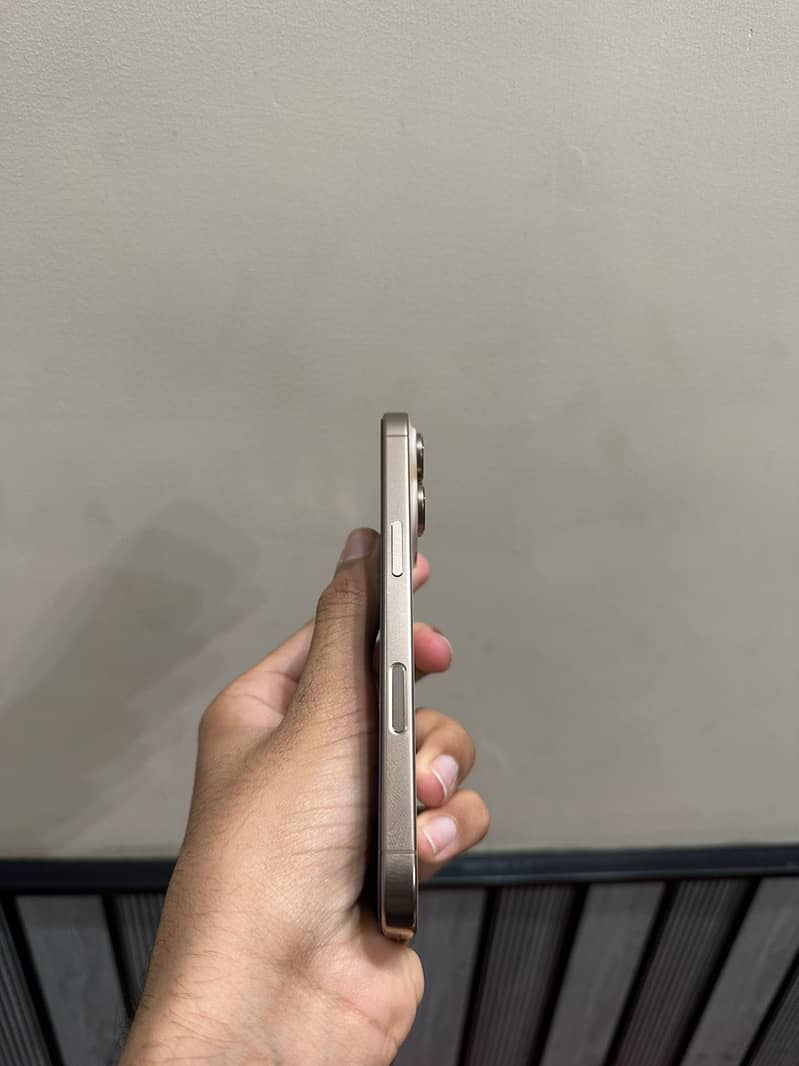 Iphone 16 pro 4