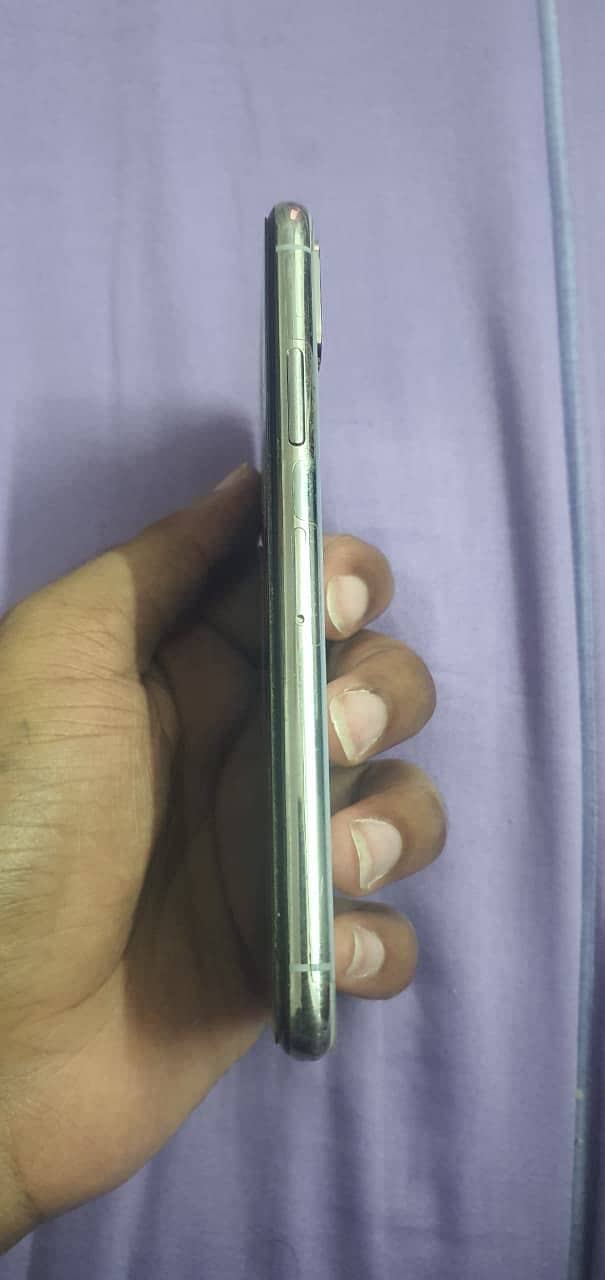 iPhone X 4