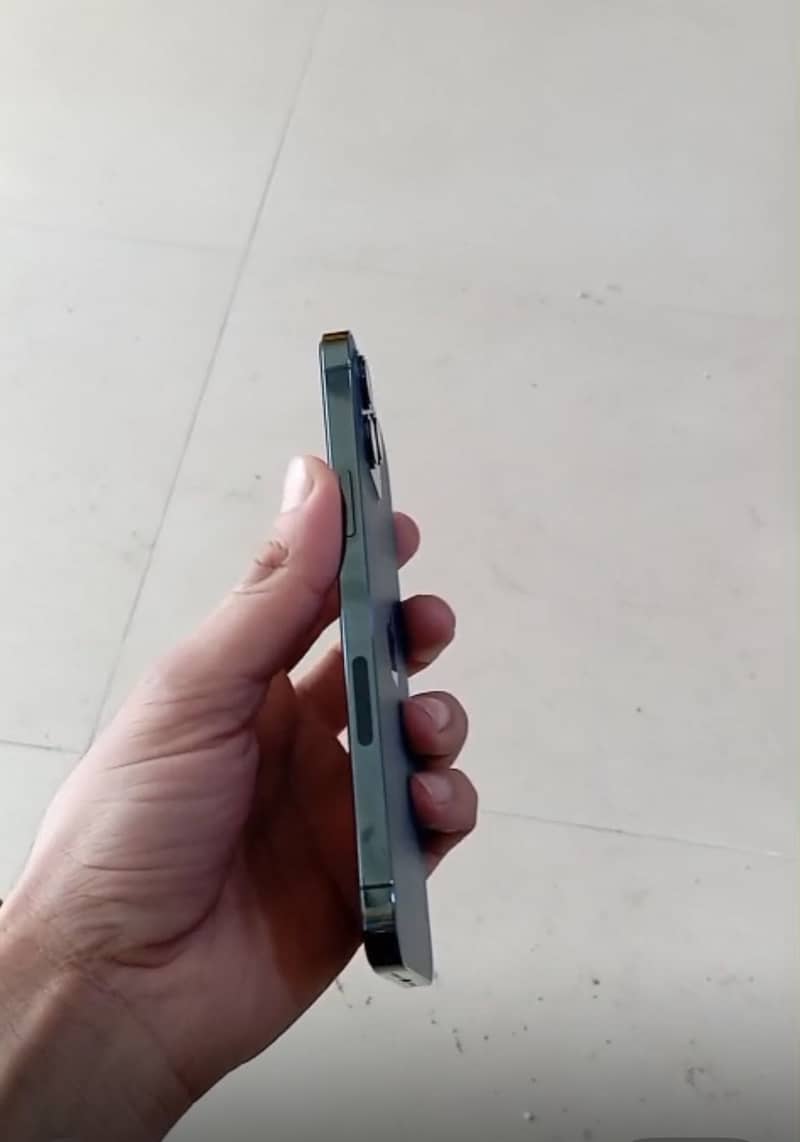 iPhone 12 Pro Max 2