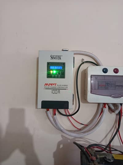 simtek 100 ampere mppt hybrid solar charge controller