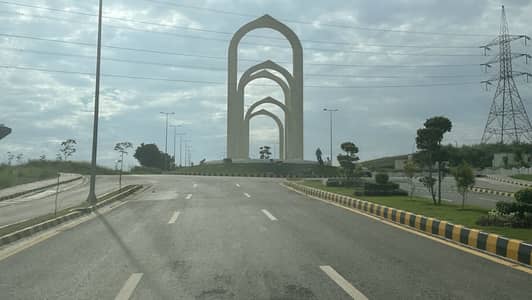 Top location 1kanal Level Plot On 4th Avenue Sector B Commending Height , DHA Phase 5