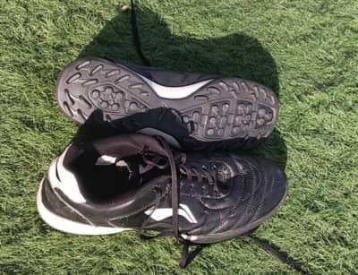Football shoes (grippers)