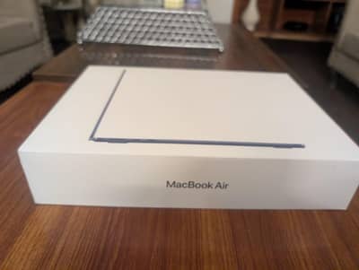 Mac Book Air M-5 unused. fast performance / sleek and powerful laptop
