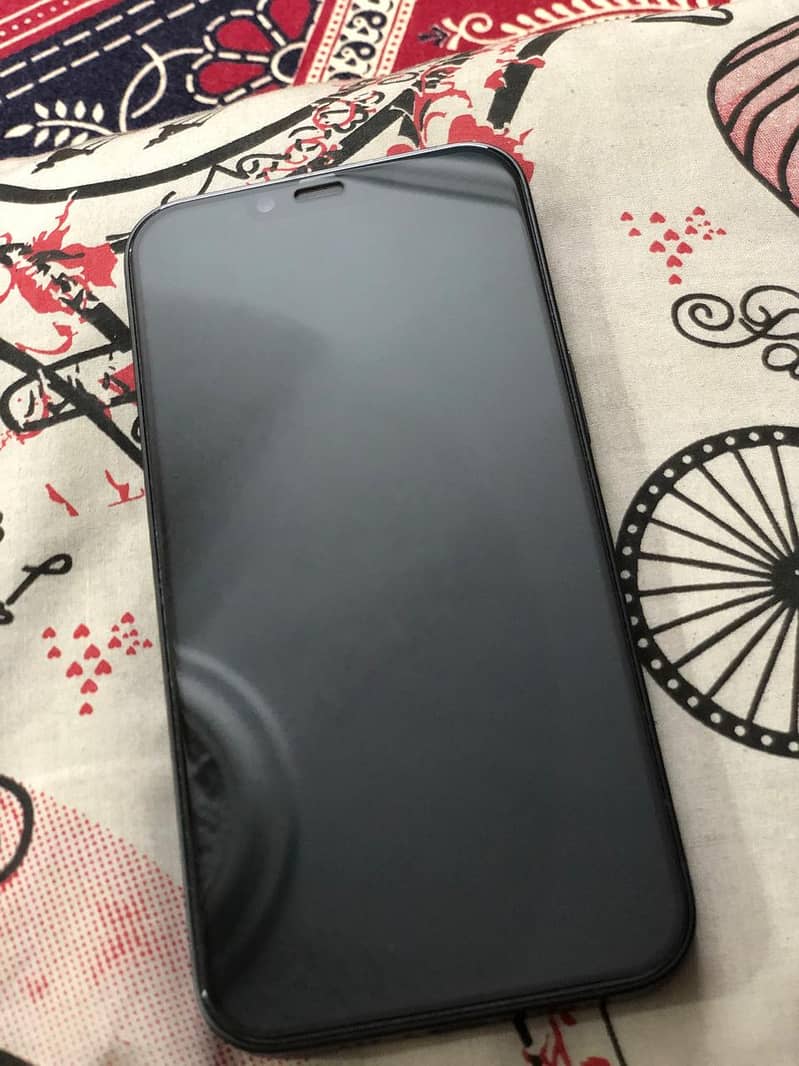 Apple iPhone 16e 1