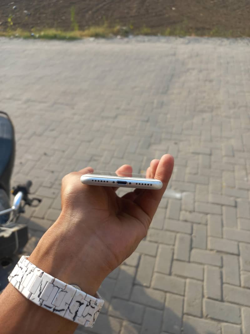 Apple IPhone 8 2
