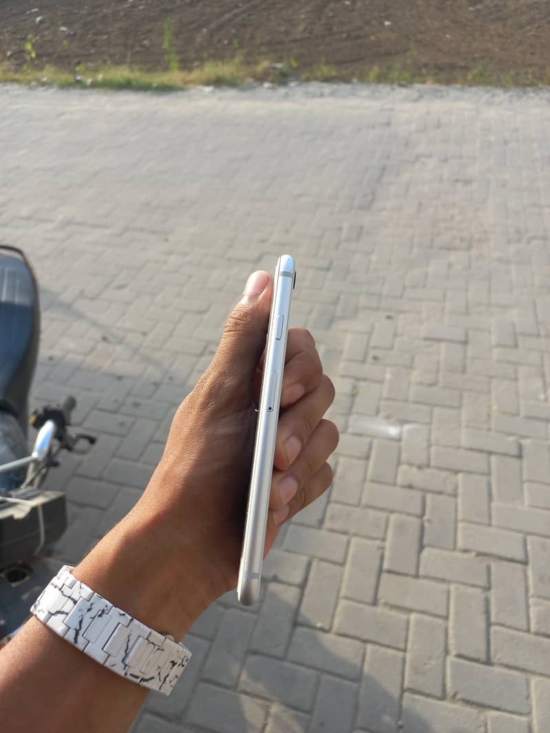 Apple IPhone 8 4