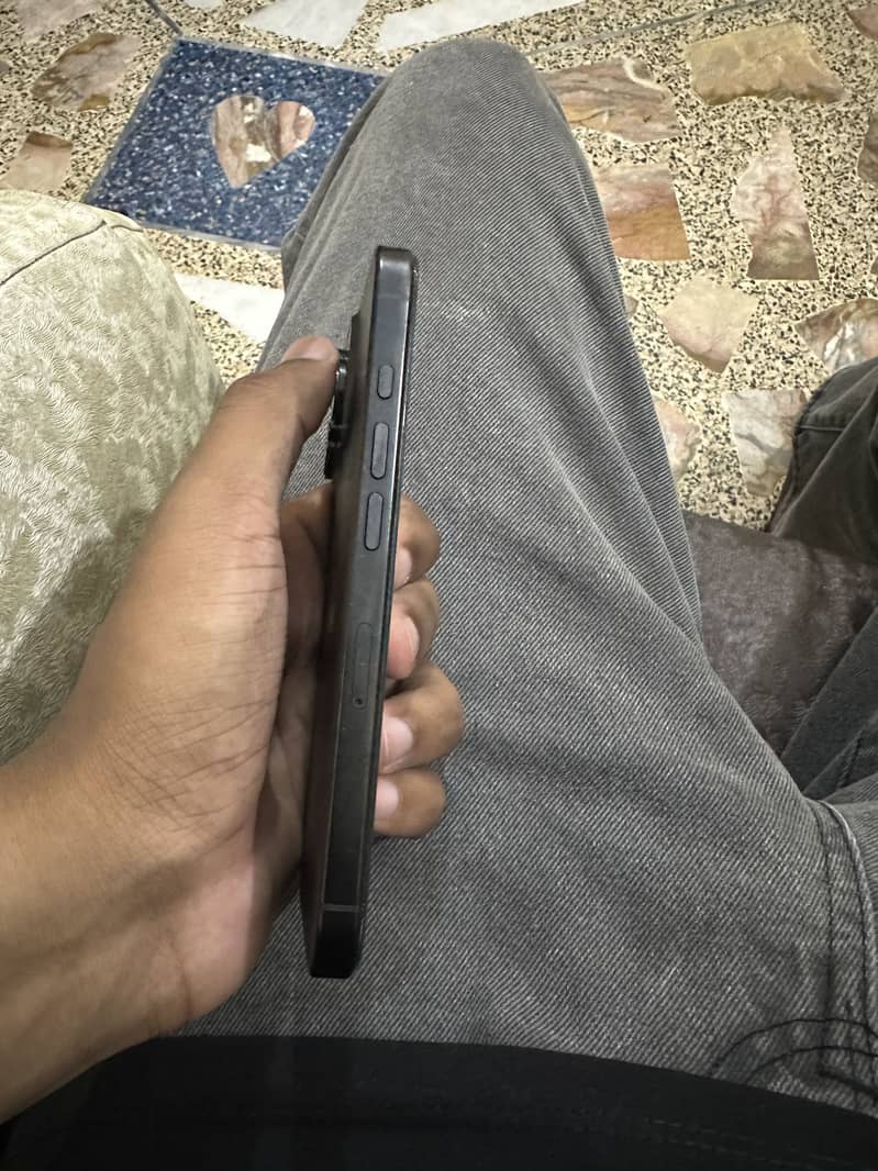Iphone 16 pro 4