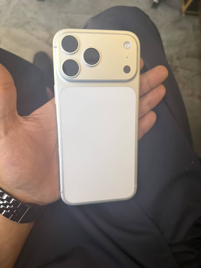 IPHONE 17 Pro max 2