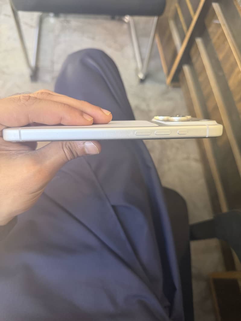 IPHONE 17 Pro max 4