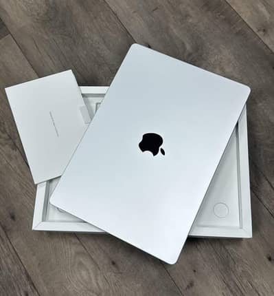 Apple Macbook Pro M2 Max 1 TB 32 GB RAM 14 inch
