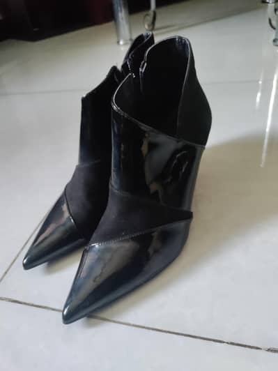 100 % original zara's shoes imported from USA  just one time used