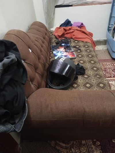 1 dewan 2 sofa. 1 table