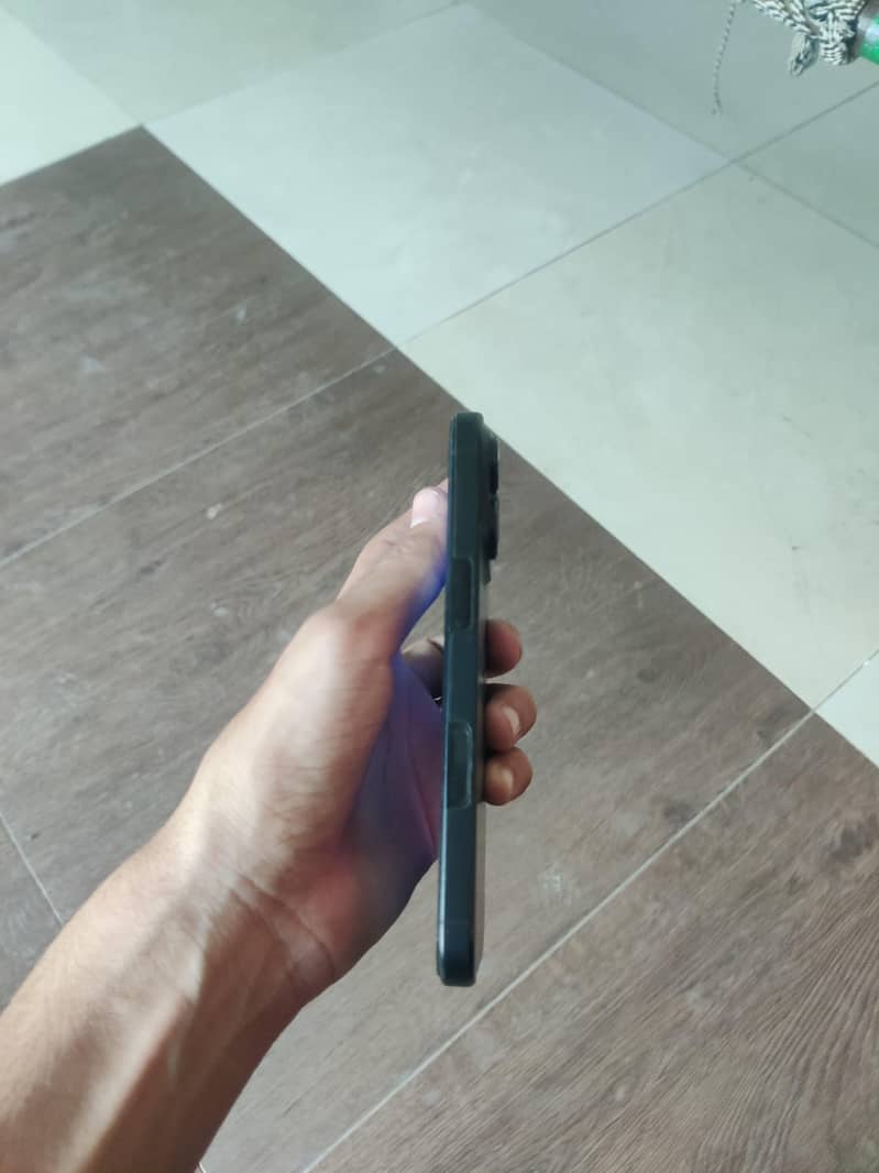 iphone 16pro with box 4