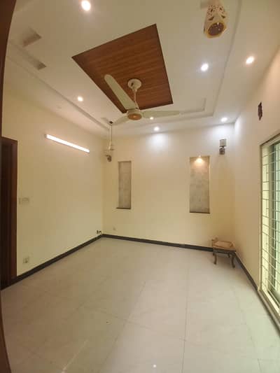 10 Marla Tile floor full house for rent in Tariq Gardens