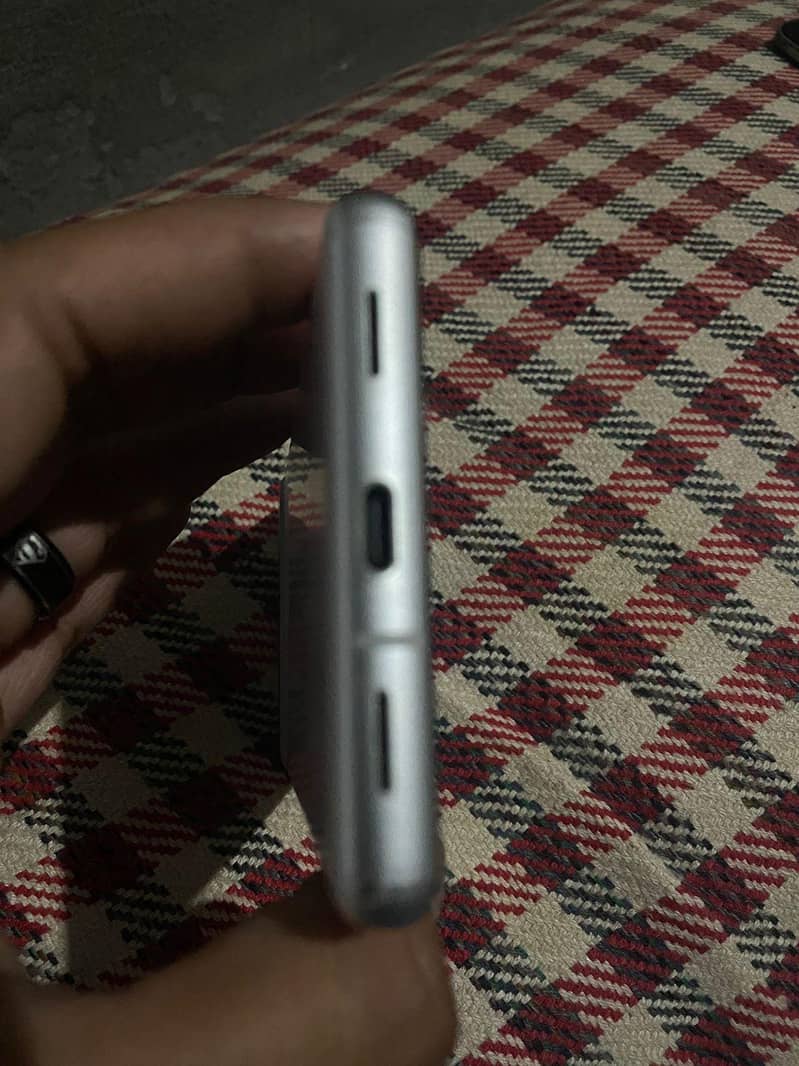 Google pixel 7a 5
