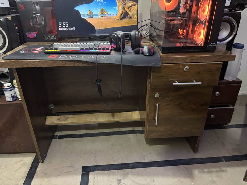 Computer table for sale 2