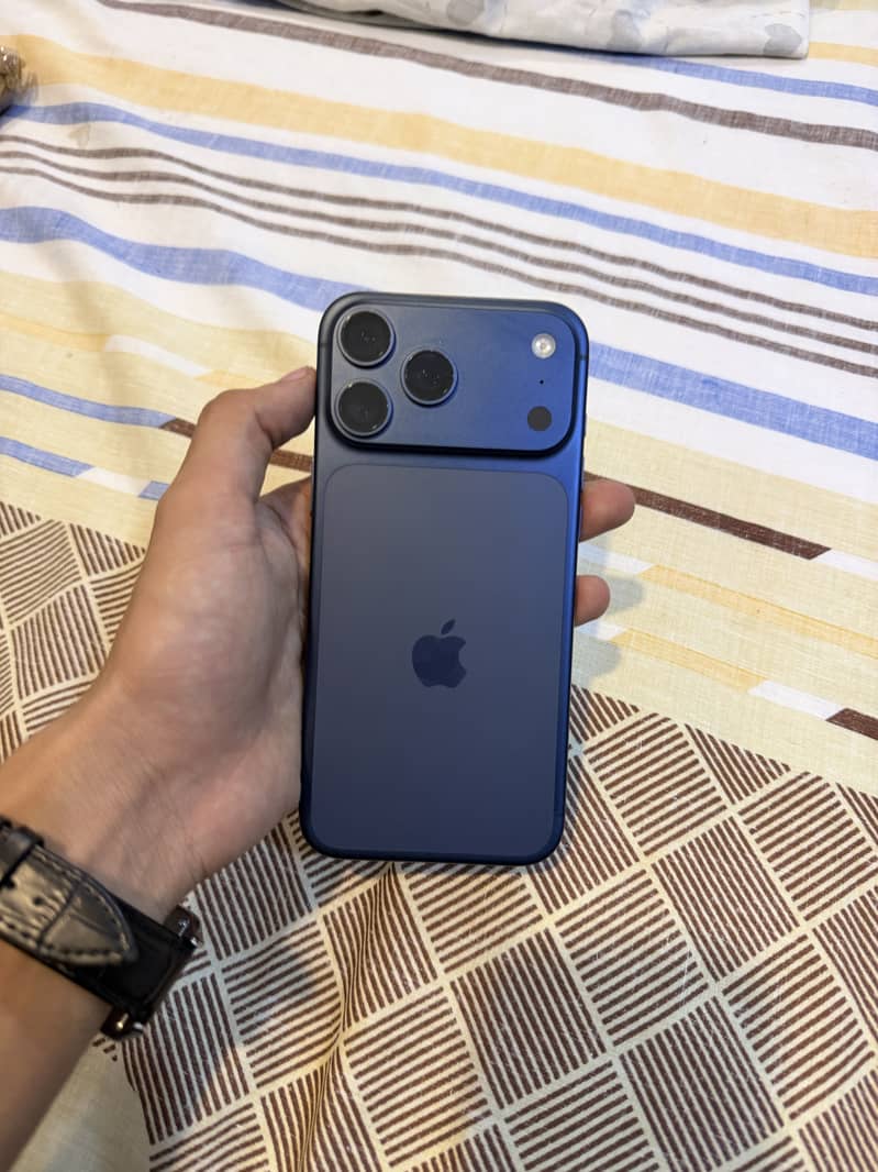 Iphone 17 pro max 1