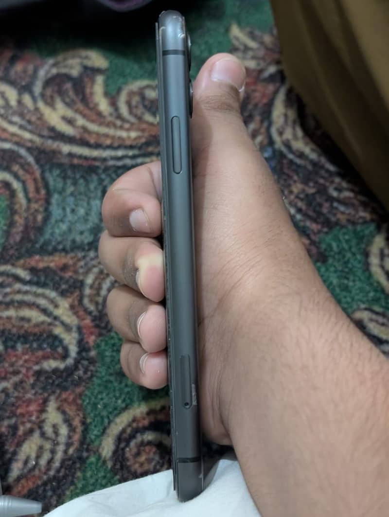 IPhone 11 with box 1