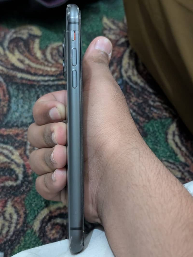 IPhone 11 with box 2