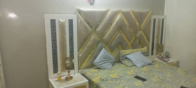Bed size. 6 by 5. Almari divider dressing table. Complete furniture. n.