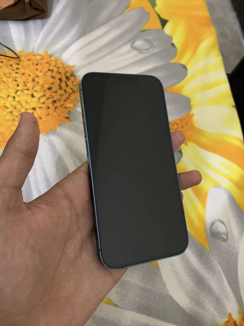iPhone 13 4