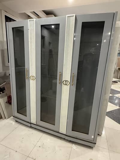 Dvider 3 Door / Showpiece